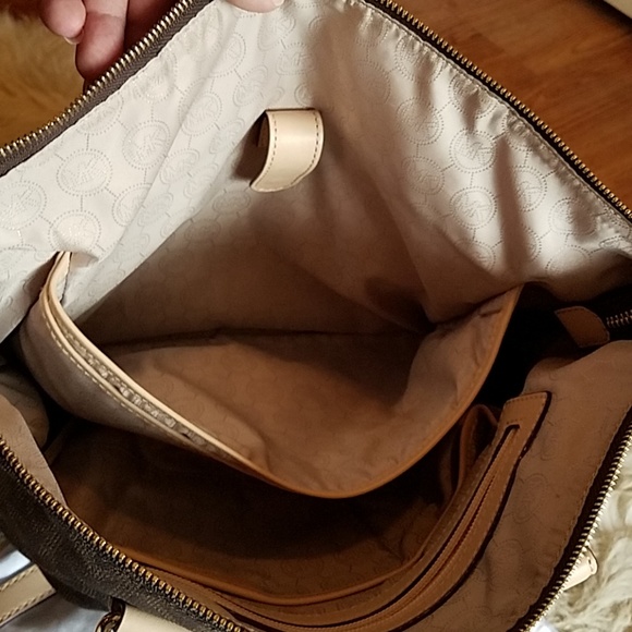 Michael Kors Purse - Picture 4 of 4